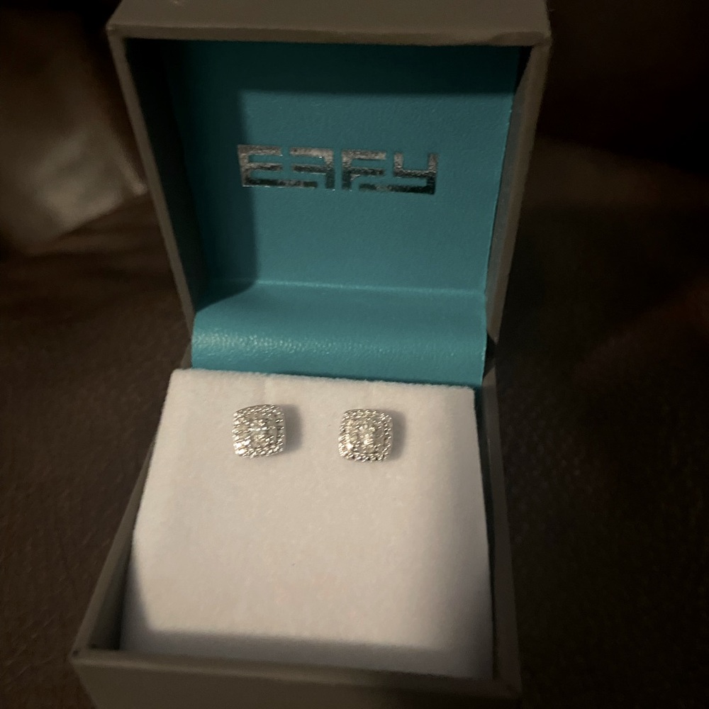 NWT 1/10 TCW Diamond Stud Earrings